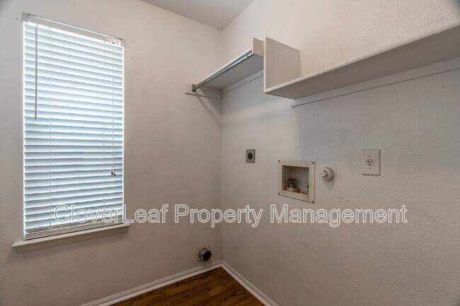 Building Photo - 802 Amber Knoll