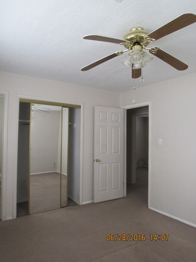 Building Photo - MOVE IN SPECIAL: $200 OFF OF THE 1ST FULL MONTH'S RENT! New carpet and freshly painted interiors
