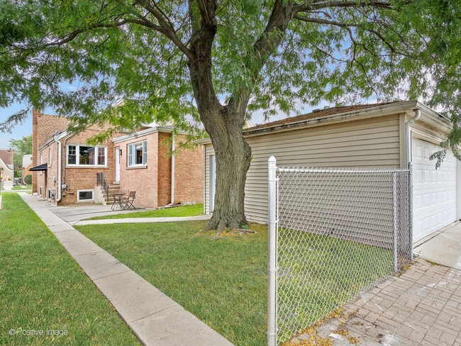 Building Photo - 1722 N 75th Ct