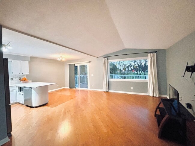 Building Photo - Hidden Gem!  4bed 2bath Single Family Home...