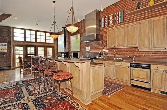 Building Photo - Available November 12