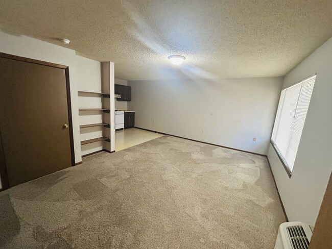 Building Photo - 2619 W 15th St N