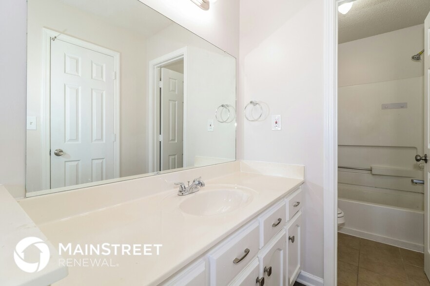 Building Photo - 6213 Magnolia Lakes Dr