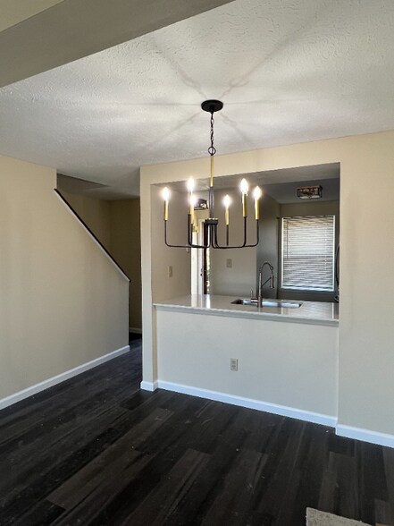 Building Photo - 378 Scott Ln