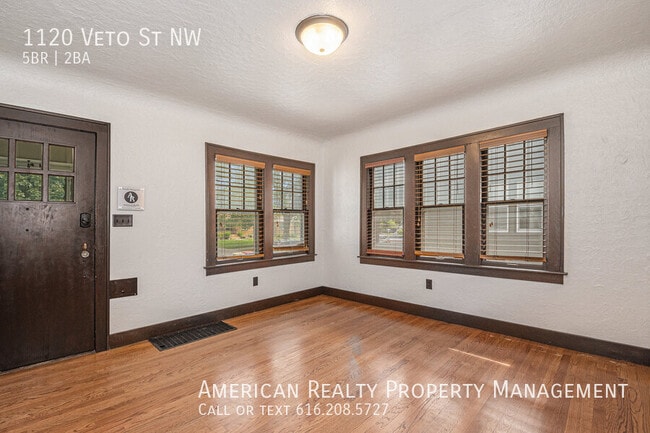 Building Photo - 1120 Veto St NW