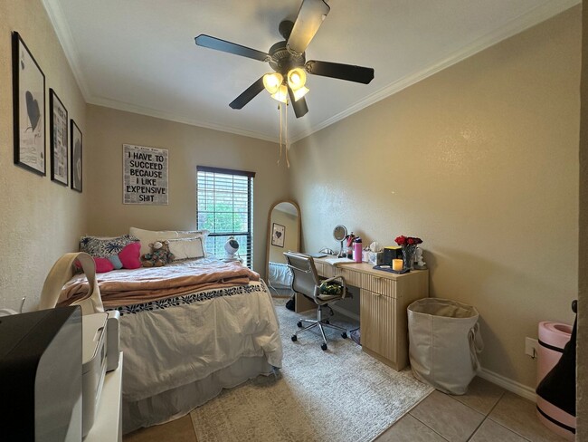 Building Photo - 221 Gurley Ln