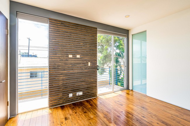 Building Photo - 414 Venice Way