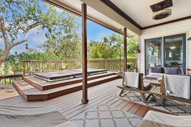 Building Photo - 500 Turnberry Ln