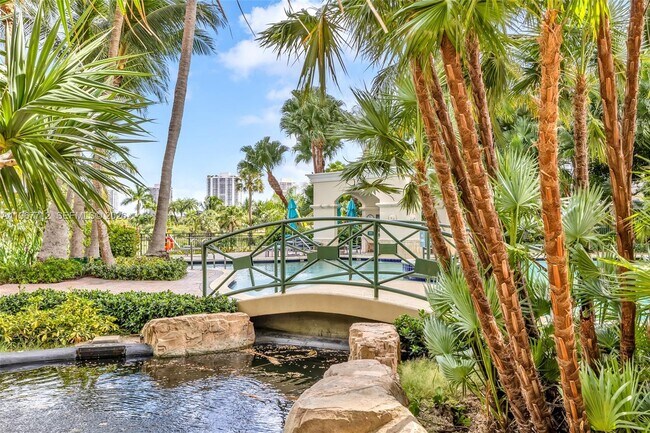 Building Photo - 19501 W Country Club Dr