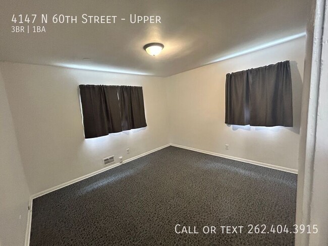 Building Photo - Spacious Partially Rehabbed 3 Bedroom Uppe...