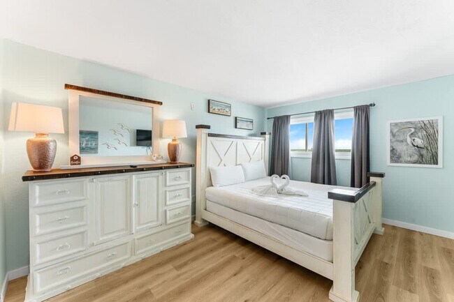 Building Photo - 8743 Thomas Dr