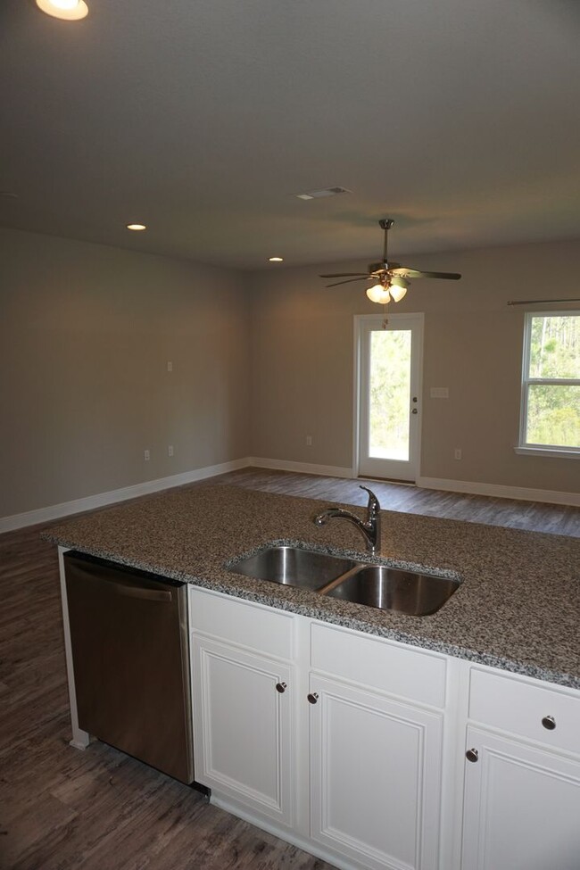 Building Photo - 3/2.5 Townhome in Santa Rosa Beach