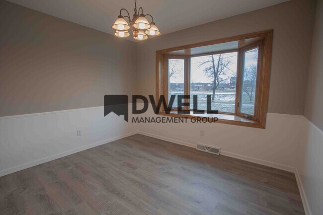 Building Photo - Single Family Home in SW Rochester with Fu...