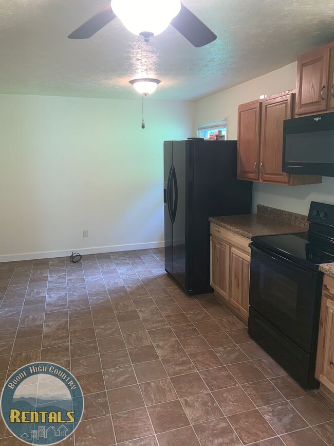 Building Photo - 2/1 in Sugar Grove; Quiet Area! Just Minutes to Boone! Available Now!