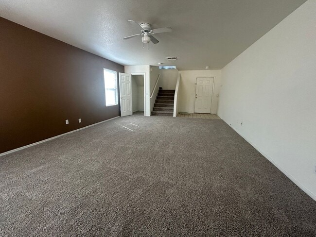 Building Photo - 4 Bedroom 2.5 Bath