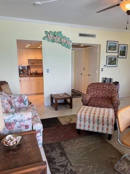 Building Photo - 880 Mandalay Ave