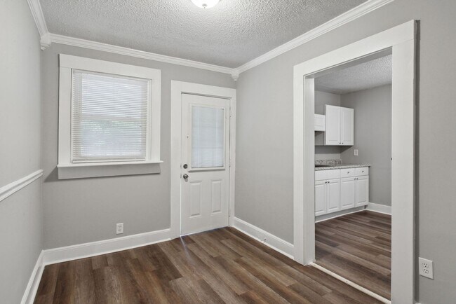 Building Photo - 3BR/2BA Downtown House Walking Distance to Forsyth Park and Daffin Park