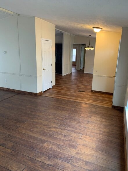 Building Photo - 14 Eastwood Dr