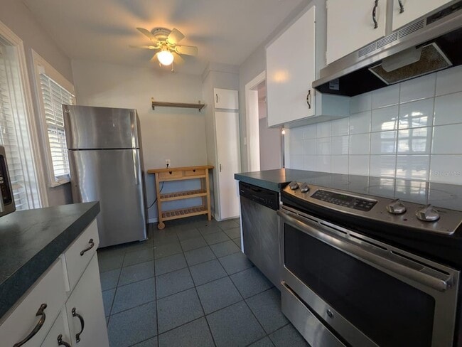 Building Photo - 145 29th Ave N