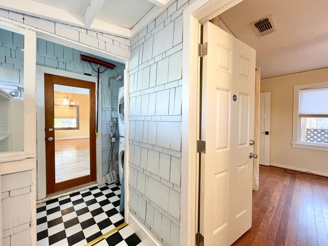 Building Photo - 4941 10th Ave