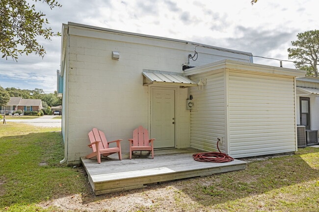 Building Photo - 360 Island Rd