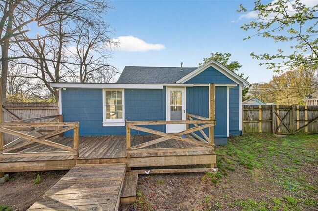 Building Photo - 240 E 5th Ave