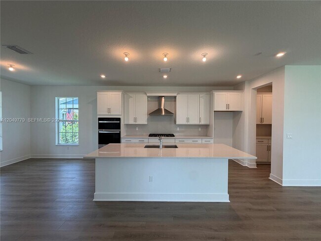 Building Photo - 881 SW Bushel Trl