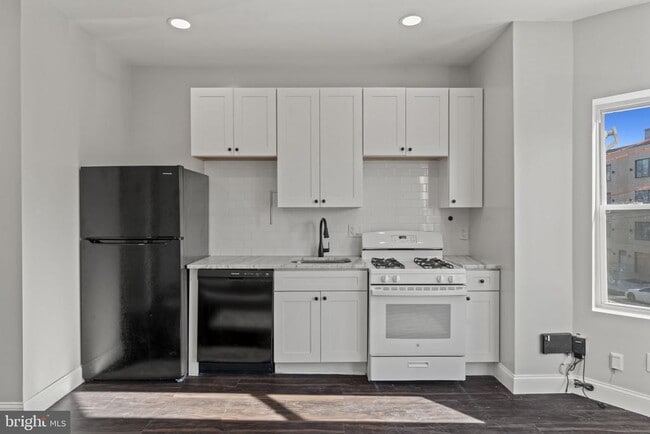 Building Photo - 5237 Chester Ave