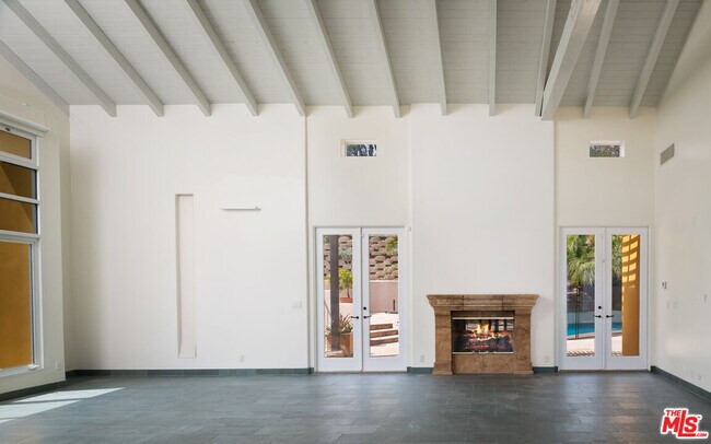 Building Photo - 3235 Rambla Pacifico St