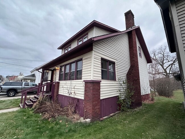 Building Photo - Click the “Apply Now” button or email wapmrentals@gmail.com for a prompt response.