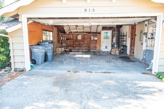Building Photo - 815 Maywood Ln