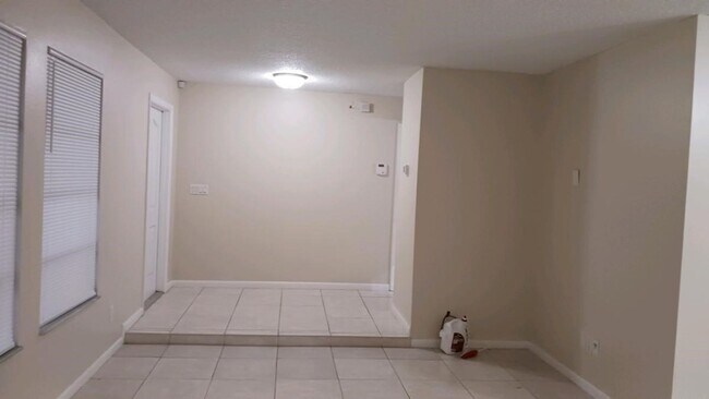 Building Photo - 1814 SE 4th St