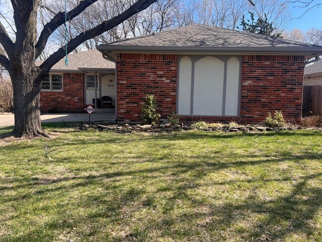 Building Photo - Spacious 4 Bed / 3 Bath Home in Southeast Wichita