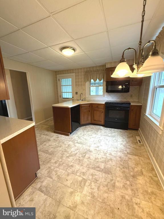 Building Photo - 4324 Valley Rd