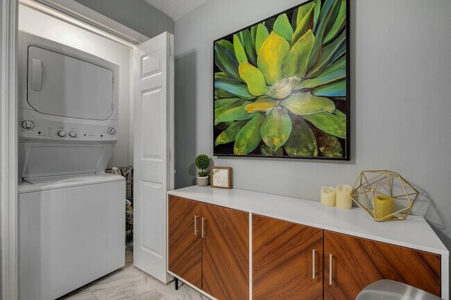 Building Photo - 2815 Misty Garden Cir