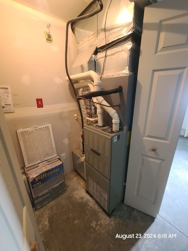 Building Photo - 3 Bedroom Townhouse For Rent in Waynesboro