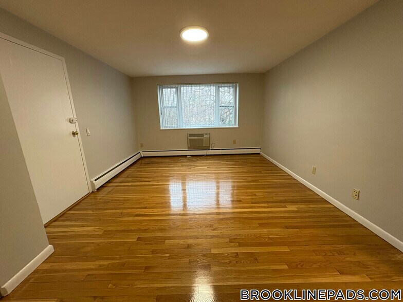 Building Photo - 110 Babcock St