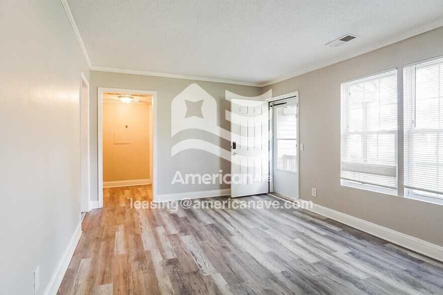 Building Photo - 5804 Avenue O