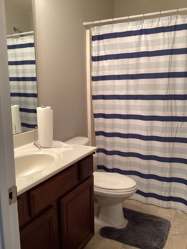 Building Photo - Gorgeous Four Bedroom Home in Northeast Co...