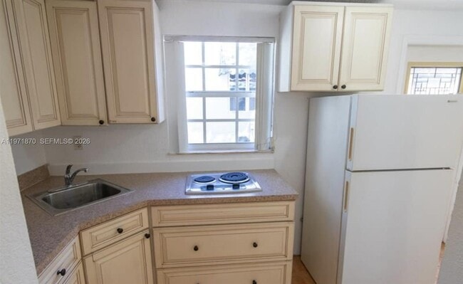 Building Photo - 3050 Alton Rd