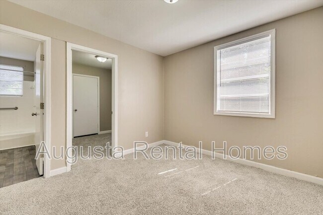 Building Photo - 319A Verdery Dr