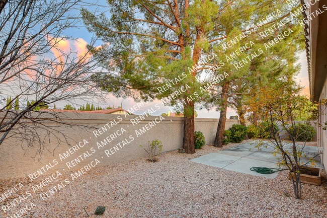 Building Photo - 8960 Echo Ridge Dr