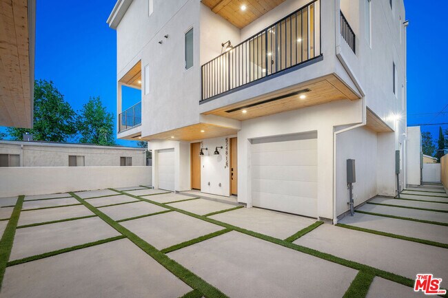 Building Photo - 5248 Auckland Ave