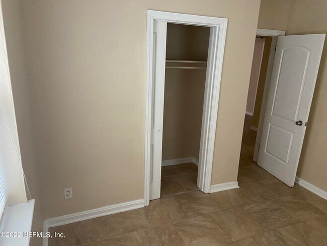 Building Photo - 2158 Spring Park Rd