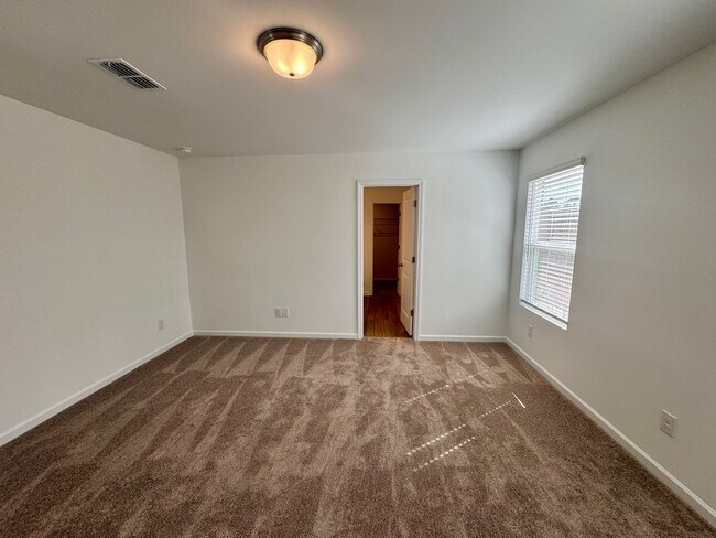 Building Photo - 4BR/2.5BA Two Car Garage in Element Park