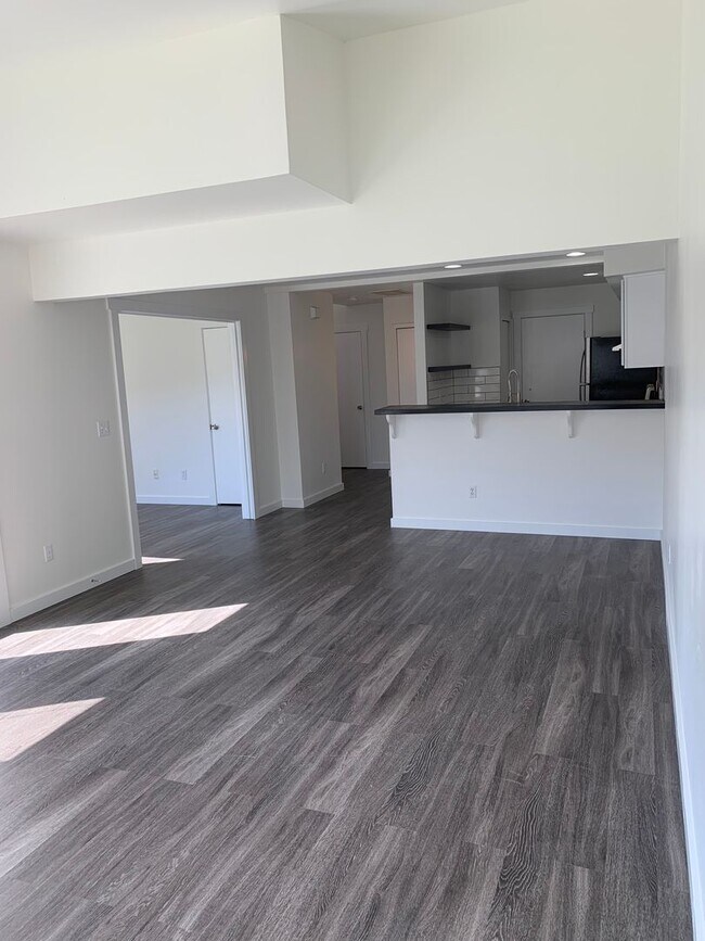 Building Photo - Updated 3 Bedroom Home Near Barkley Village