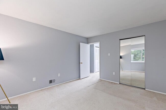 Building Photo - 1913 Encino Dr
