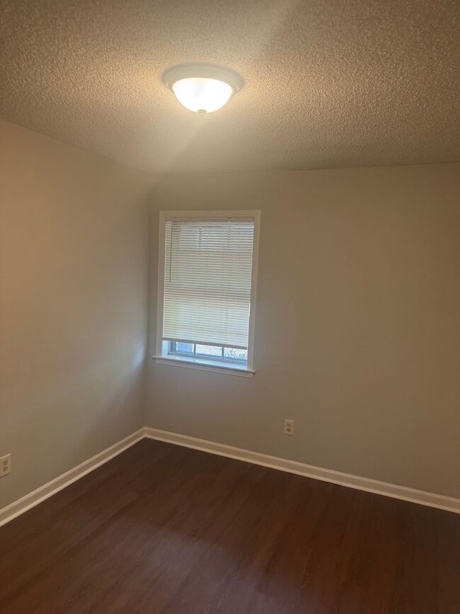 Building Photo - 4168 Cochese Rd