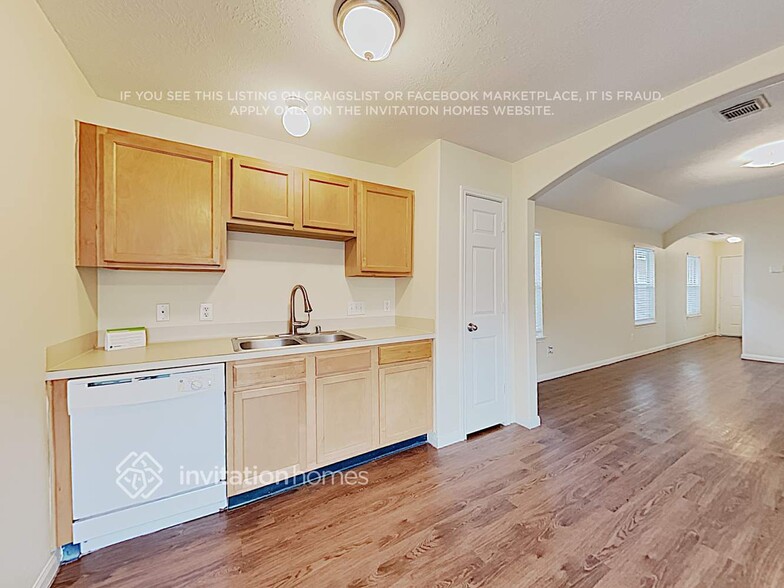 Building Photo - 6425 Mountain Pines Ln