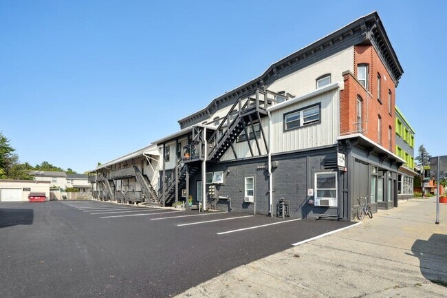 Building Photo - Eagle North
